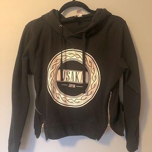 osaka japan cropped hoodie w/ side zip details